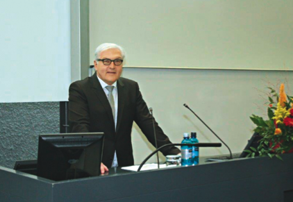 AbsolventenverabschiedungSteinmeier03.tif