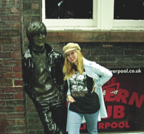 Vor der John Lennon Statue, Liverpool 2007.tif