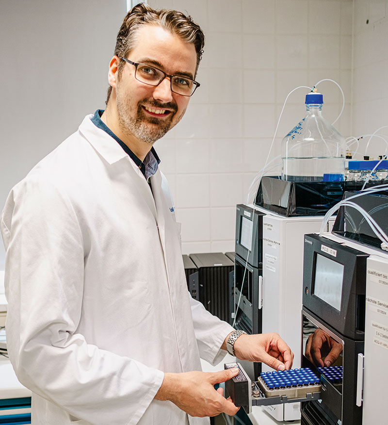 Foto von Dr. Martin Reinsch und Constantin Welz von der Firma Analytisches Zentrum Biopharm GmbH