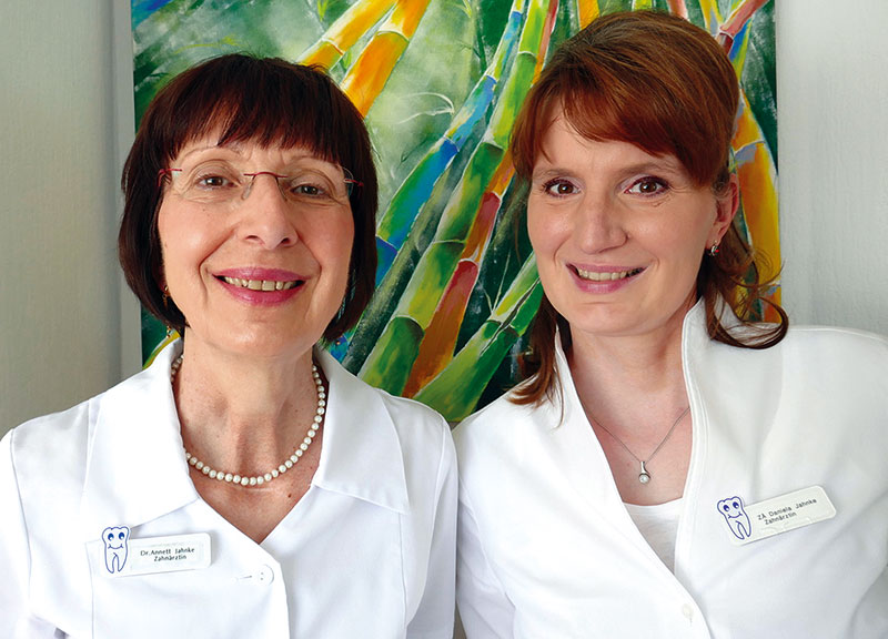 Foto von Dr. Annett Jahnke und Daniela Jahnke von der Firma Zahnarztpraxis Dr. Annett Jahnke Foto von Dr. Annett Jahnke und Daniela Jahnke von der Firma Zahnarztpraxis Dr. Annett Jahnke