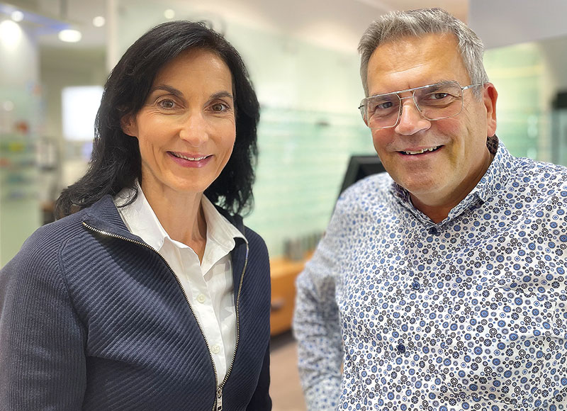 Foto von Antje Tauchert und Frank Klimmek von der Firma Optik Klimmek GmbH im Eastgate Berlin