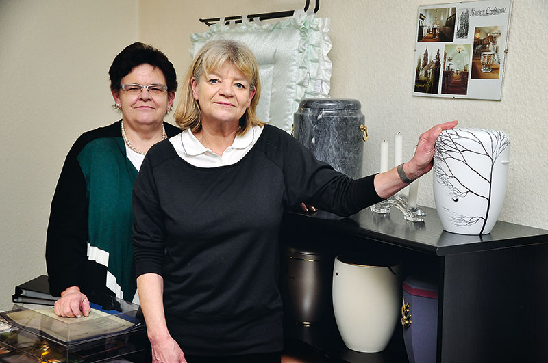 Foto von Hannelore Wolter und Peer Wolter und Daniela Wolter von der Firma Wolter Bestattungen; Dietzgenstraße