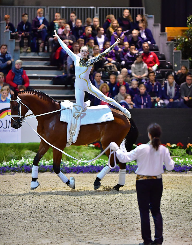 Foto von Diana Harwardt, Voltigiererin, Bernau