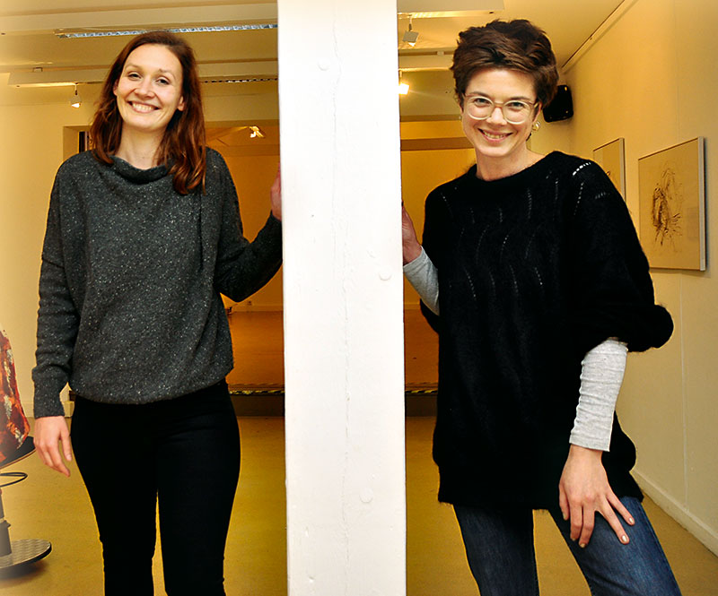 Foto von Julia Herfurth und Natalie Obert, Bauhaus-Ausstellung, Galerie Bernau, Bernau