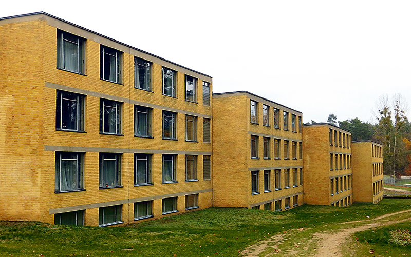 Foto von Julia Herfurth und Natalie Obert, Bauhaus-Ausstellung, Galerie Bernau, Bernau