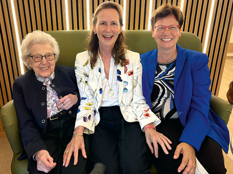 Foto von Alexander Blum und Einrichtungsleiter von der Firma Caritas-Seniorenzentrum St. Elisabeth Foto von Alexander Blum und Einrichtungsleiter von der Firma Caritas-Seniorenzentrum St. Elisabeth