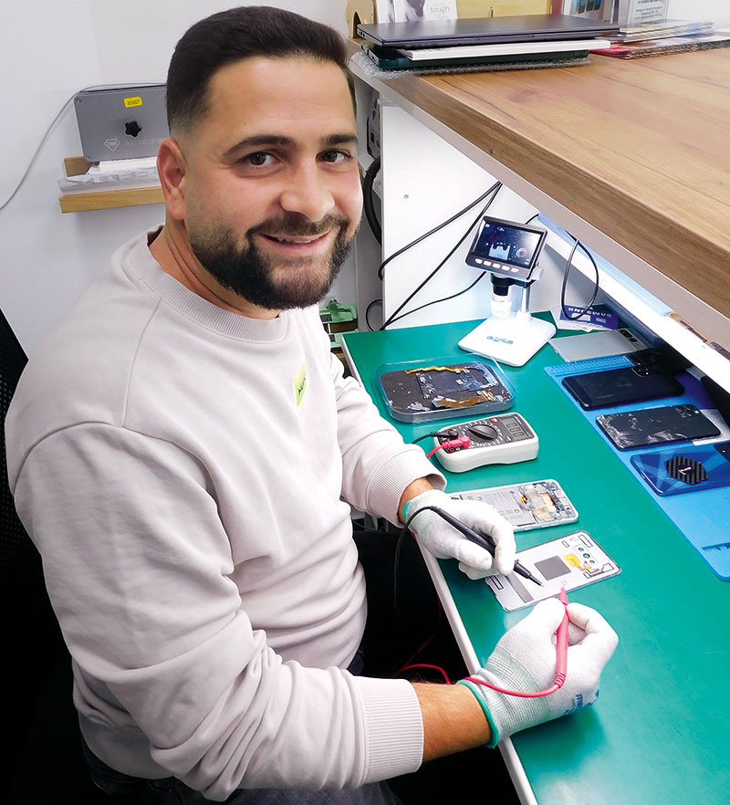 Foto von Ismail Mardenli von der Firma EASY PHONE