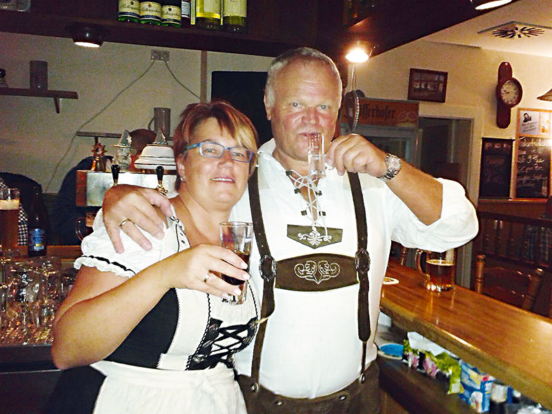 Foto von Cornelia Reichl und Peter Reichl von der Firma Waldstübchen Waldblick