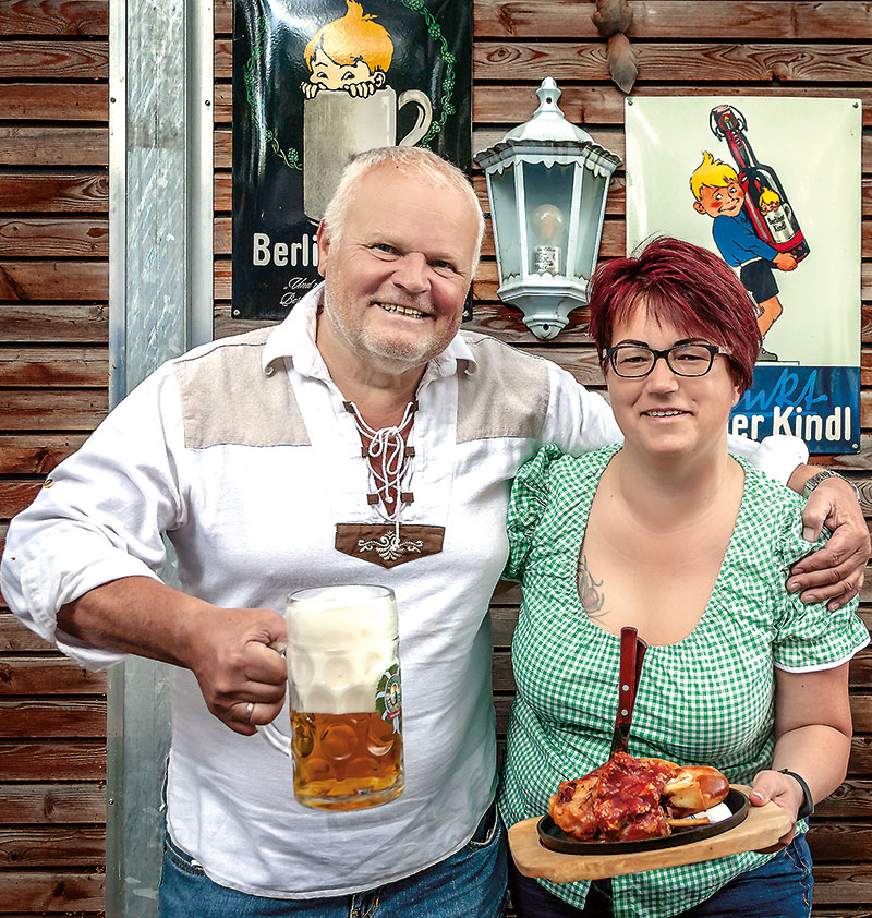 Foto von Cornelia Reichl und Peter Reichl von der Firma Waldstübchen Waldblick