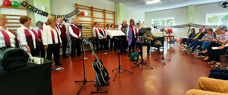 Foto von Regina Kampmeyer und Sabine Schulz, Chor der Volkssolidarität Brieselang, Brieselang