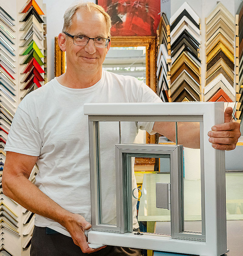 Foto von Stephan Morabel von der Firma Glaserei-Bilderrahmerei Bietz-Hoth GmbH; Berlin-Charlottenburg Foto von Stephan Morabel von der Firma Glaserei-Bilderrahmerei Bietz-Hoth GmbH; Berlin-Charlottenburg