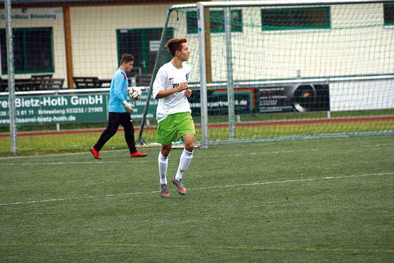 Foto von Tomoki Ogami, Fußball und Cello, Brieselang