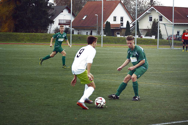 Foto von Tomoki Ogami, Fußball und Cello, Brieselang