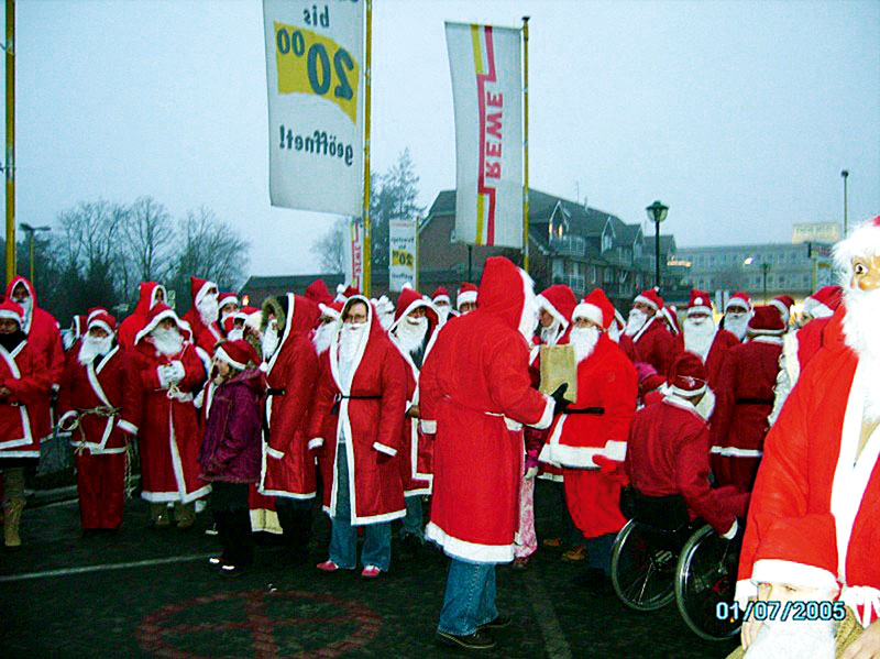 Foto von Siegfried Röpke und Christa Röpke und Norbert Jütterschenke, Weihnachtsmann, Brieselang