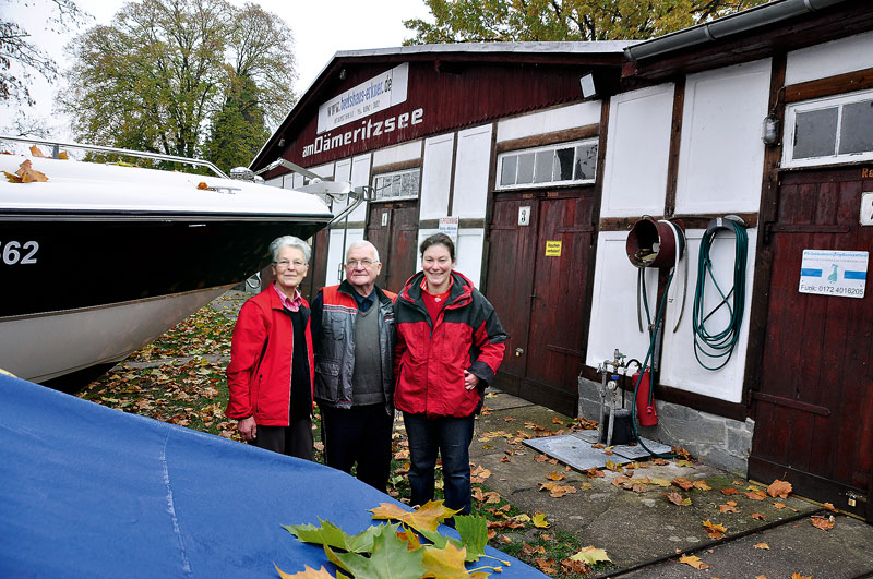 Foto von Maria Burchardt und Otmar Burchardt und Annique Bornemann von der Firma Bootshaus Erkner Burchardt GmbH