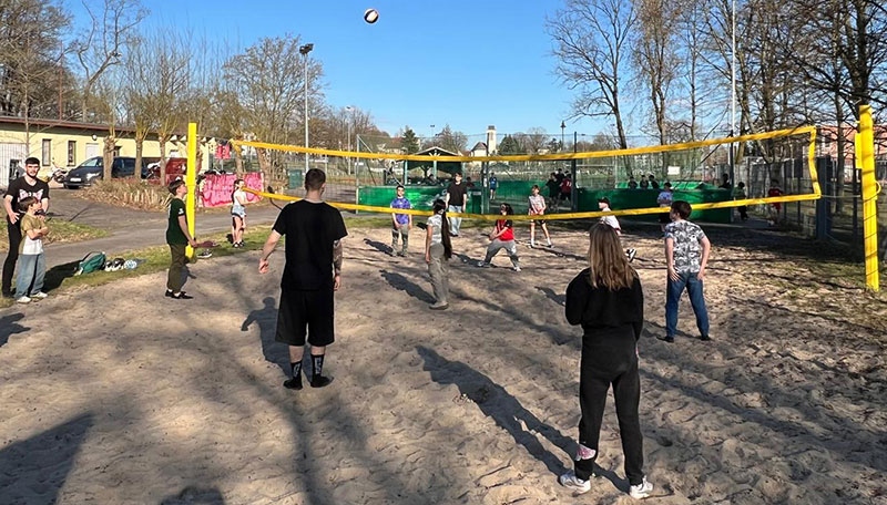 Foto von René Bourgeois und Projektleiter, Jugendclub „Zuhaus am See“, Erkner Foto von René Bourgeois und Projektleiter, Jugendclub „Zuhaus am See“, Erkner