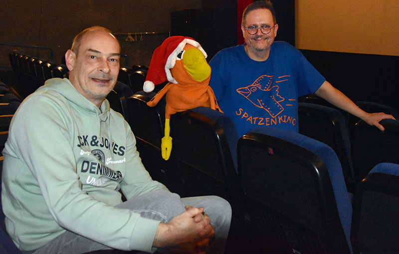 Foto von Marc Boehden und Moderator, Spatzenkino, Erkner Foto von Marc Boehden und Moderator, Spatzenkino, Erkner