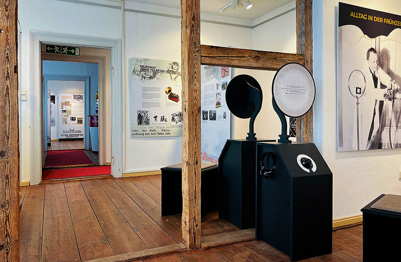 Foto von Gabriele Helbig und Museumsleiterin, Museum und Galerie Falkensee, Falkensee Foto von Gabriele Helbig und Museumsleiterin, Museum und Galerie Falkensee, Falkensee