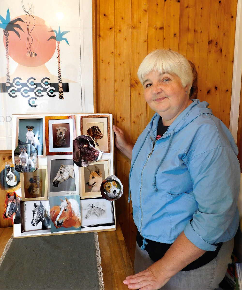 Foto von Jessica Heuschele, Tierporträt-Malerin, Falkensee