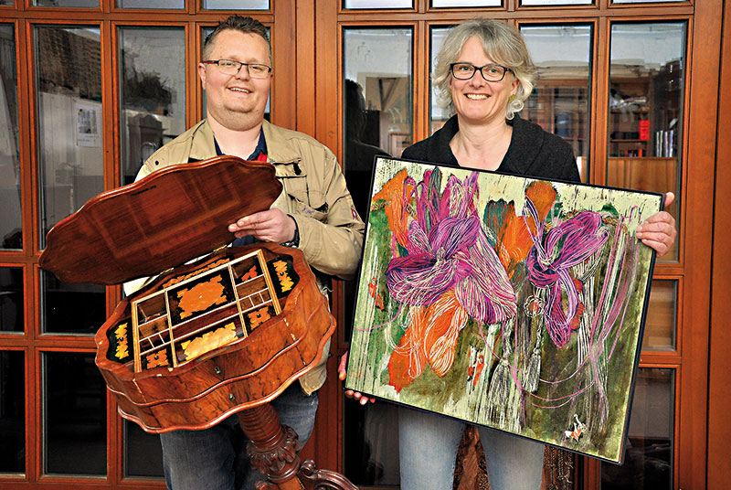 Foto von Gregor Chmielewski und Sabine Ostermann von der Firma Restaurierungswerkstatt Paul Bell, Atelier Sabine Ostermann