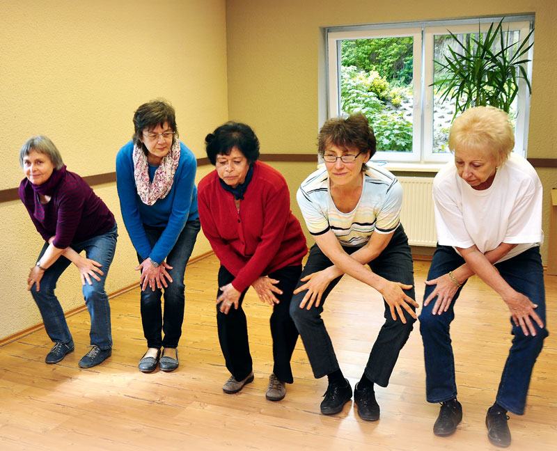 Foto von Irene Höft und Karin Hirschberg und Yolanda Guido und Elisabeth Rosenke und Ruth Michael und Anne Gieloff und Ivanka Ruhs und Gerhard Krause, Tänzerinnen, Falkensee