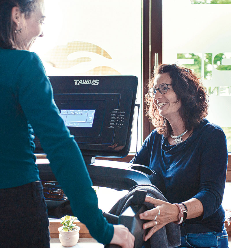 Foto von Heike Bluhm und Jacqueline Camamile von der Firma Gesundheit in Falkensee