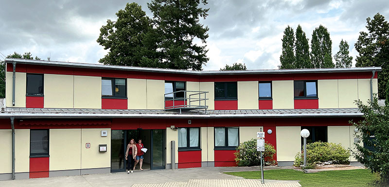 Foto von Alexander Blum und Einrichtungsleiter von der Firma Caritas-Seniorenzentrum St. Elisabeth