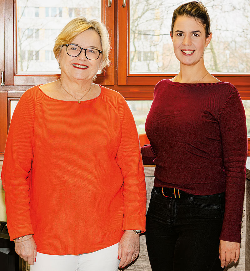 Foto von Annette Lang und Alessa Müller-Foti von der Firma Diabetologie und Hausarztzentrum Teltow