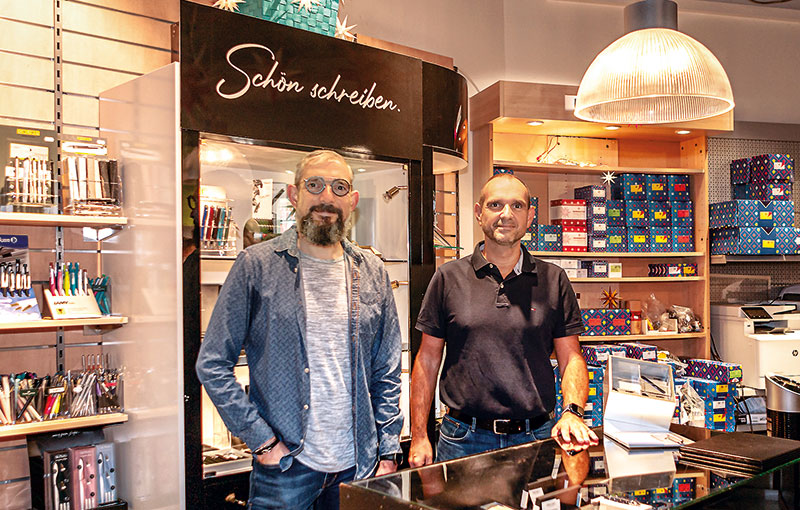 Foto von Kay Petermann und Dirk Petermann von der Firma Schreib- und Spielwaren am Rathausmarkt