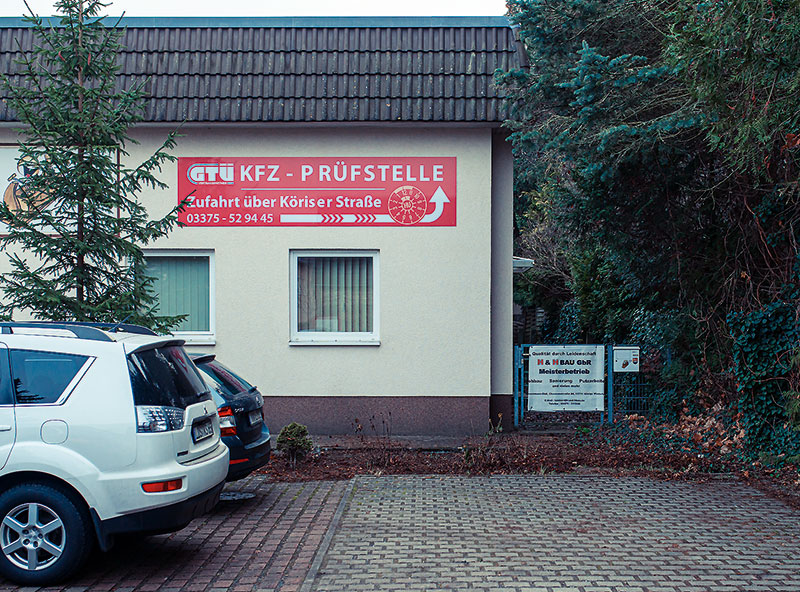 Foto von Carl-Christoph Müller und Marco Häusler von der Firma ISB Dahmeland GmbH & Co. KG, KFZ-Prüfstellen der GTÜ; Wildau