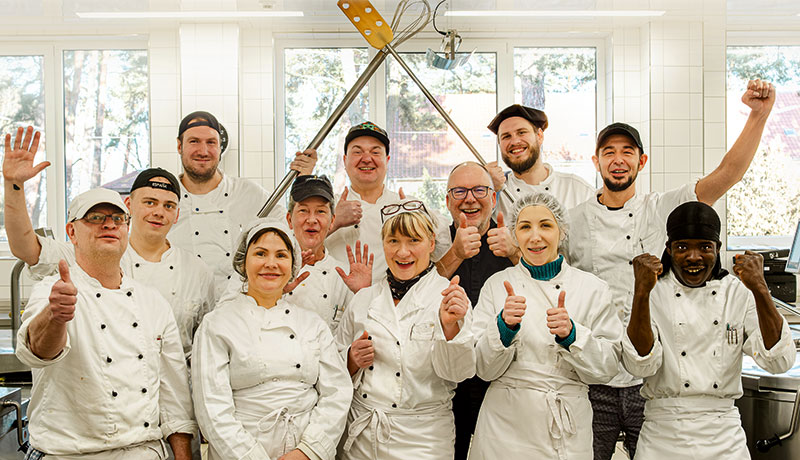 Foto von Heiko Lemke und Küchenleiter von der Firma WSG Wildauer Service GmbH