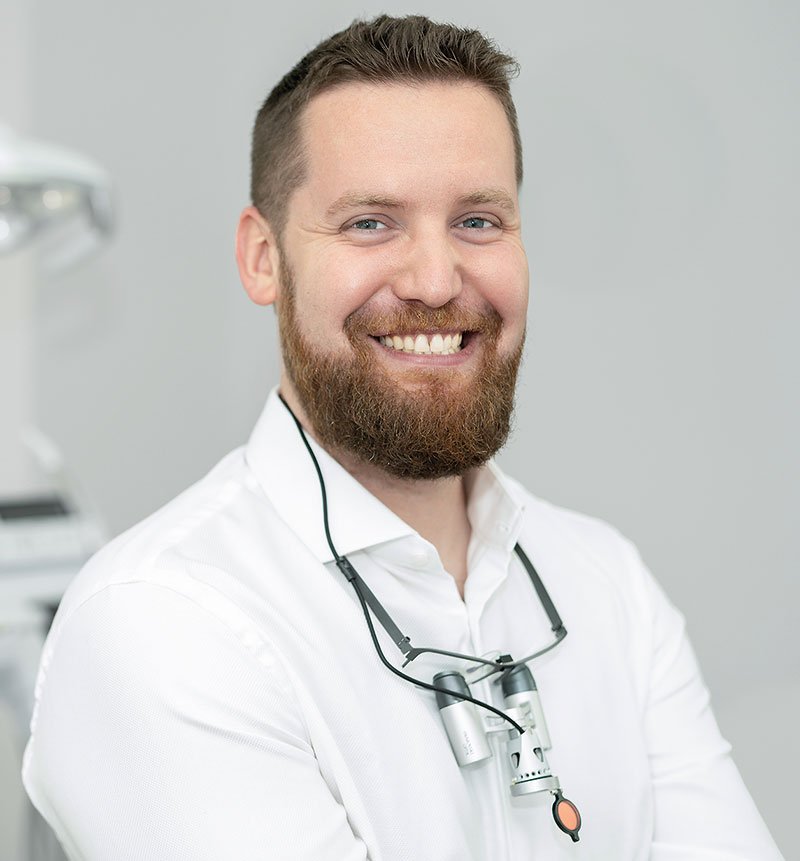 Foto von Dimitrios Ioannakis von der Firma IOANNAKIS & KOLLEGEN Praxis für Zahnerhalt, Prophylaxe und Endodontie