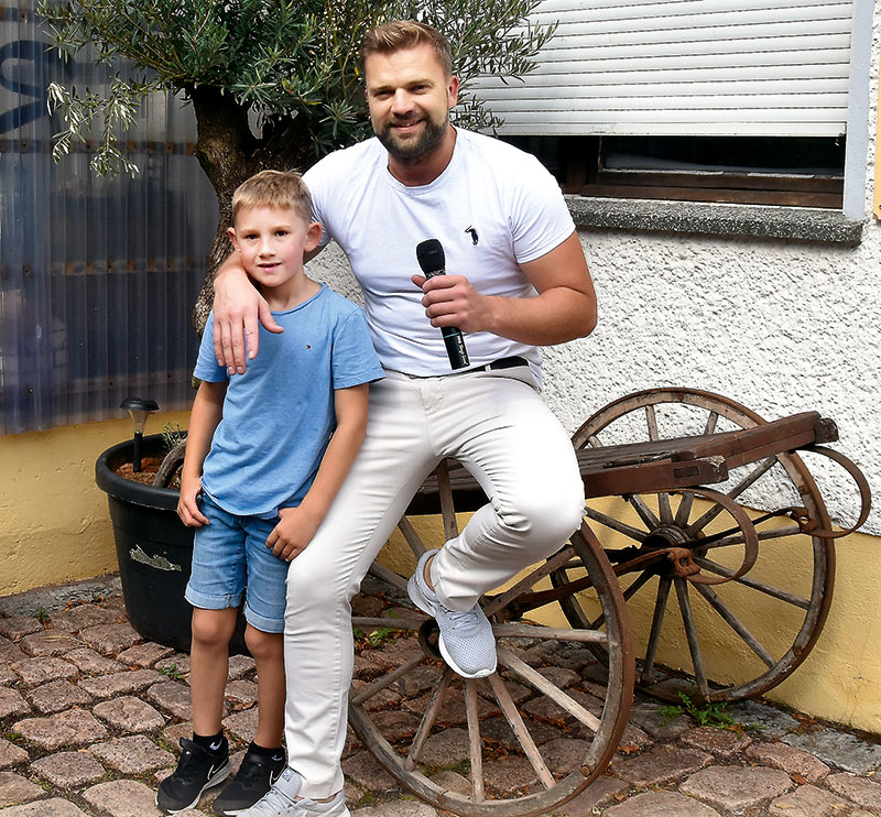 Foto von Dennis Schadly, Schlagersänger und Hüpfburg-König, Schenkenländchen