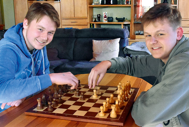Foto von Lorenz Beyer und Clemens Beyer, Schachspiel-Brüder, Wandlitz