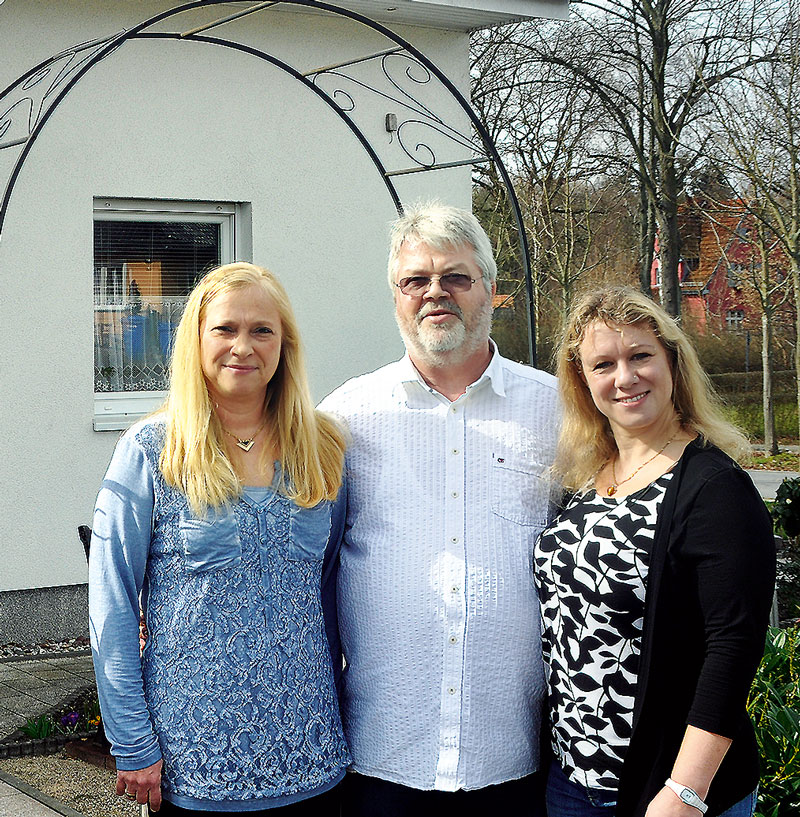 Foto von Grit Ahrent und Hans-Werner Karkoska und Anja Demski von der Firma ARAXBAU Beteiligung UG (haftungsbeschränkt) & Co BAU KG