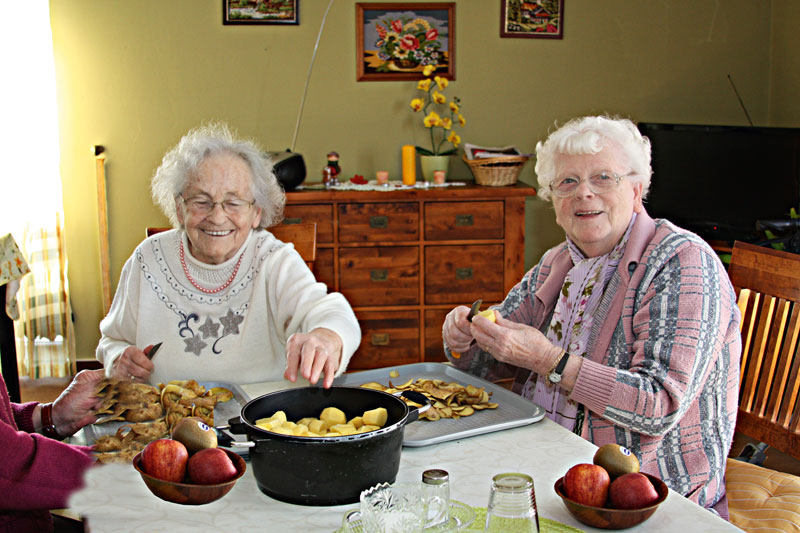 Foto von Petra Enkelmann und Petra Behrendt von der Firma Soziale Dienste „Am Weinberg“ gGmbH