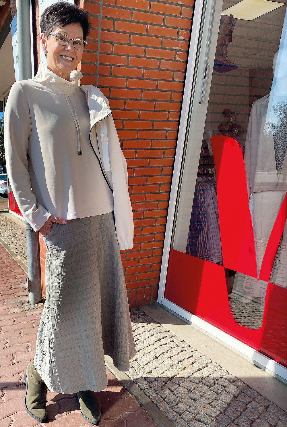 Foto von Ute Vollerthun von der Firma VS Mode, die anzieht!