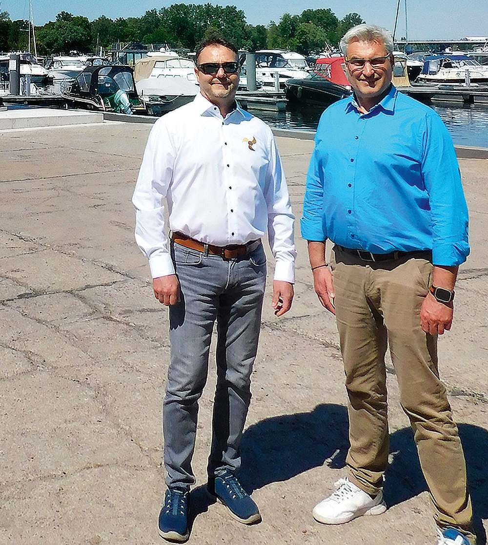 Foto von Randy Schirmeister und Marcel Ranke von der Firma Marina Zernsee GmbH & Co. KG