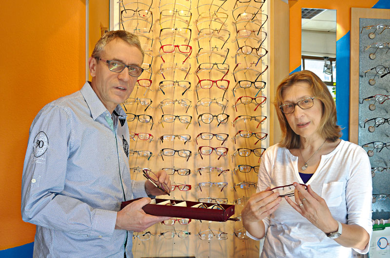 Foto von Karin Jung und Hendrik Jung von der Firma Werder Optik Scharnbeck GmbH