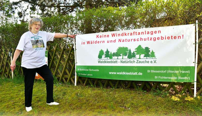 Foto von Eveline Kroll und Sigmar Wilhelm und Dr. Winfried Ludwig, Protest Windkraftanlage, Werder