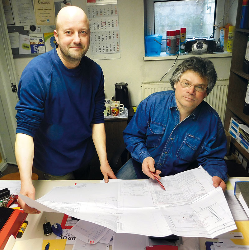 Foto von Ralf Dessaules und Klaus Hofmann von der Firma HKH Elektro GmbH