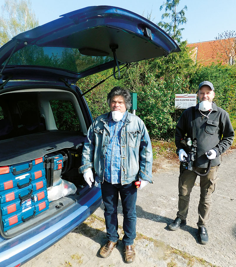 Foto von Ralf Dessaules und Klaus Hofmann von der Firma HKH Elektro GmbH