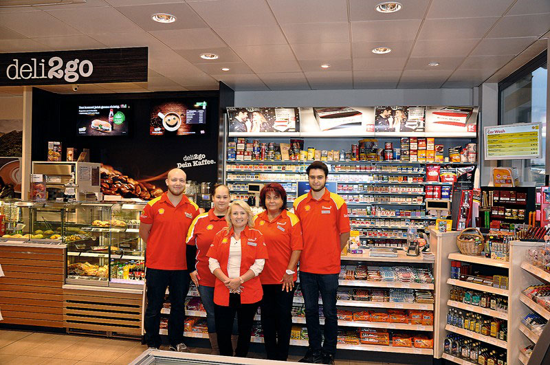 Foto von Olaf Wernecke und Anne Wernecke von der Firma Wernecke Facility GmbH & Co. KG Shell-Tankstelle