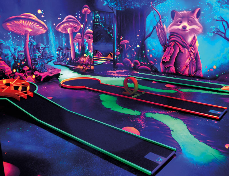 Foto von Andrea Karge von der Firma HOLE IN ONE – Schwarzlicht Minigolf
