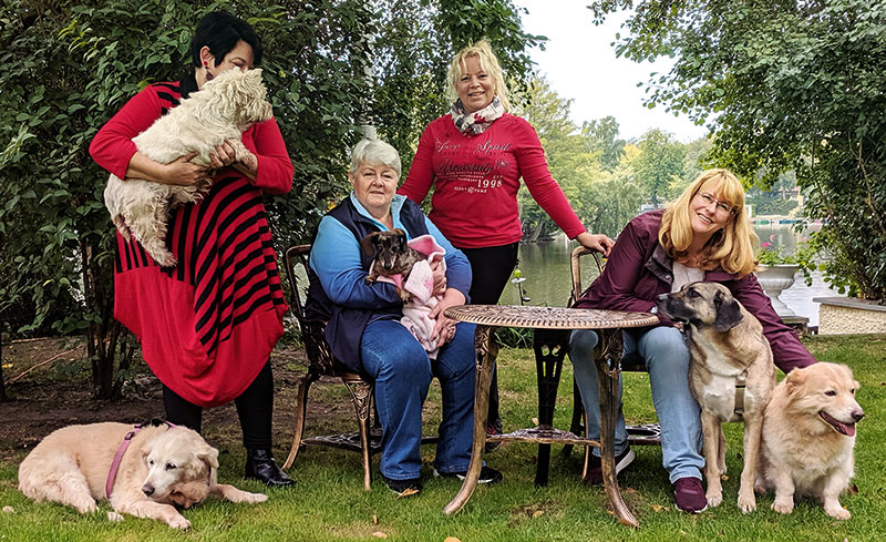 Foto von Gisela Geisler und Cathrin Geisler und Shirly Geisler, Regenbogenresidenz für Fellherzen e.V., Zeuthen