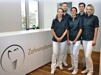 Foto von Dr. Katja Roloff und Dr. Andreas Roloff von der Firma Zentrum für Oralchirurgie und Zahnimplantate Dr. Katja Roloff, Dr. Andreas Roloff und Kollegen