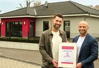 Foto von Tino Ludwig und Christian Kaszemekat von der Firma LUKAS Massivhaus GmbH Town & Country Lizenz-Partner