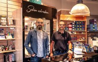 Foto von Kay Petermann und Dirk Petermann von der Firma Schreib- und Spielwaren am Rathausmarkt